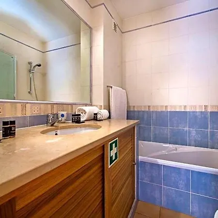 Lejlighed Sleeps 3 With Pool And Wifi Montinhos da Luz