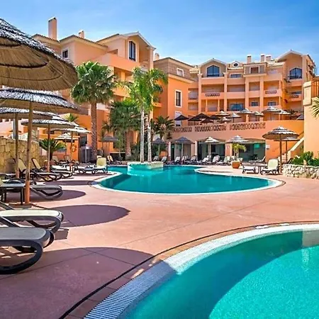 Sleeps 3 With Pool And Wifi Lejlighed Montinhos da Luz