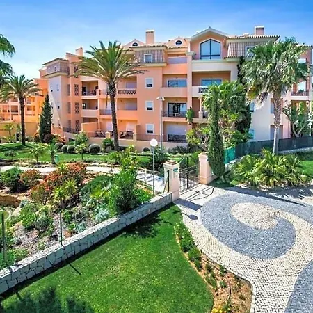 Sleeps 3 With Pool And Wifi *